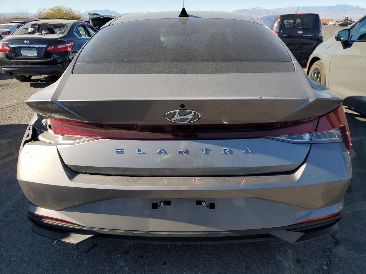 2023 Hyundai Elantra - Image 6