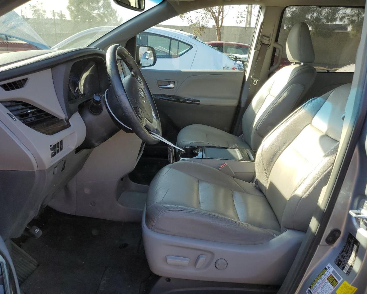2015 Toyota Sienna - Image 7