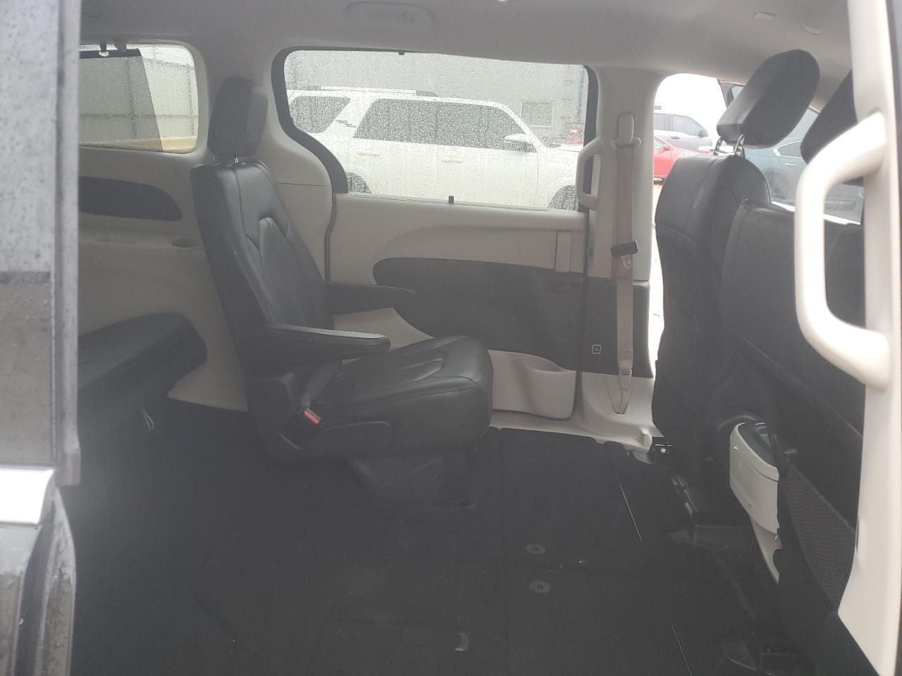 2020 Chrysler Pacifica - Image 11