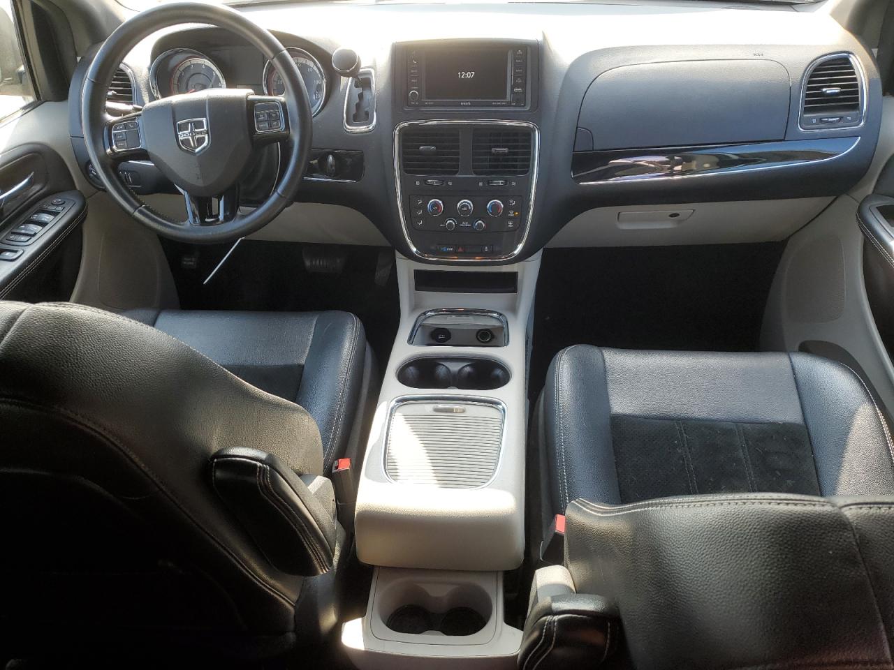 2017 Dodge Caravan - Image 8