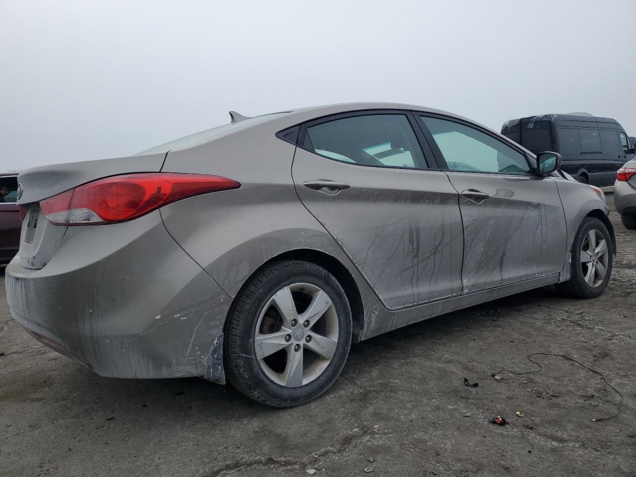 2013 Hyundai Elantra - Image 3