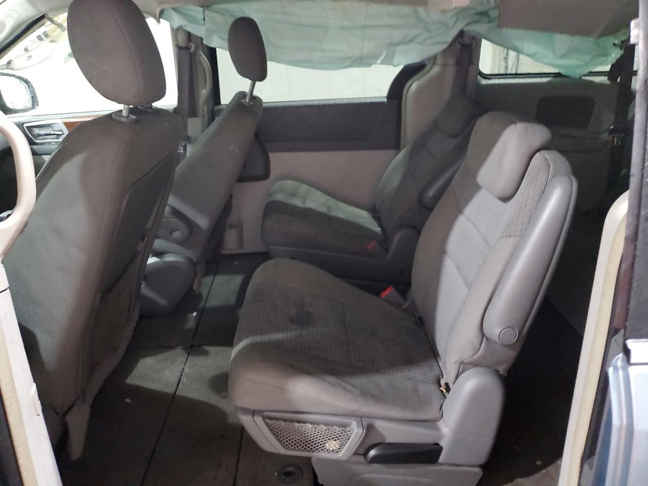 2009 Chrysler Town & Country - Image 11