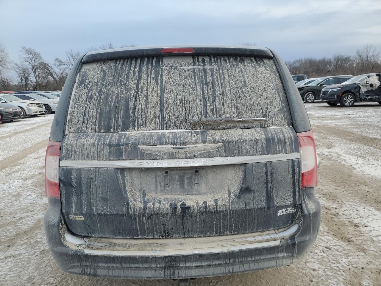 2014 Chrysler Town & Country - Image 6