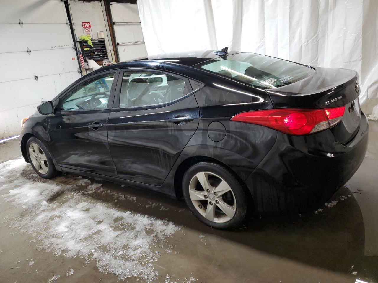 2013 Hyundai Elantra - Image 2