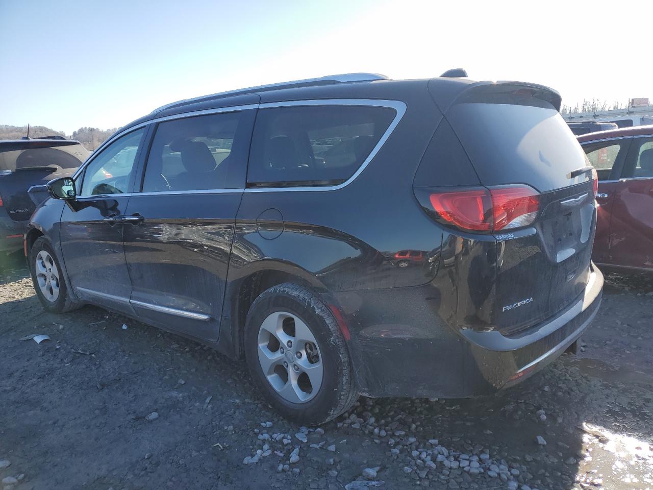 2017 Chrysler Pacifica - Image 2