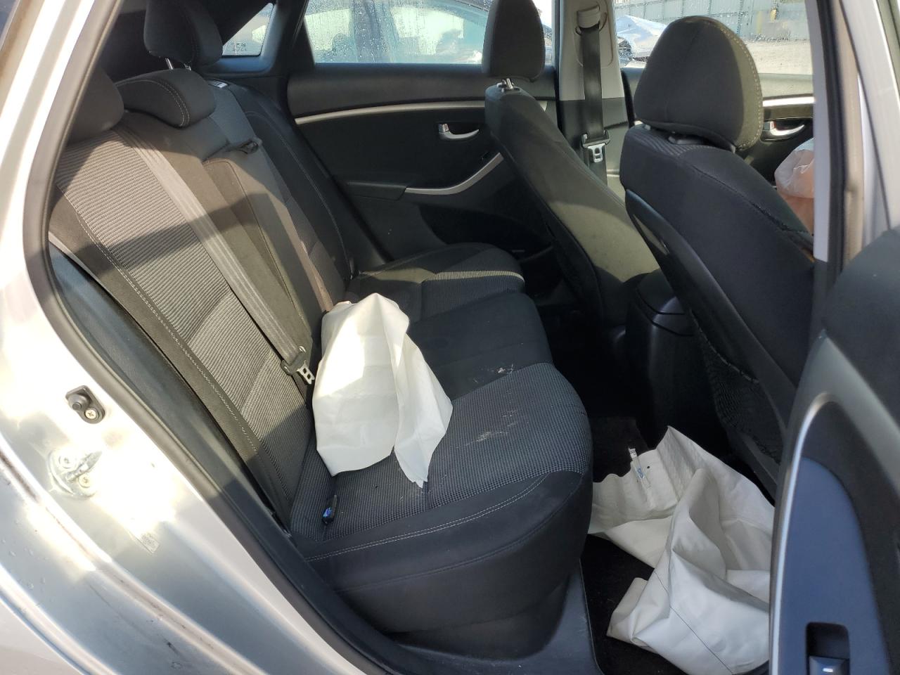 2013 Hyundai Elantra - Image 10