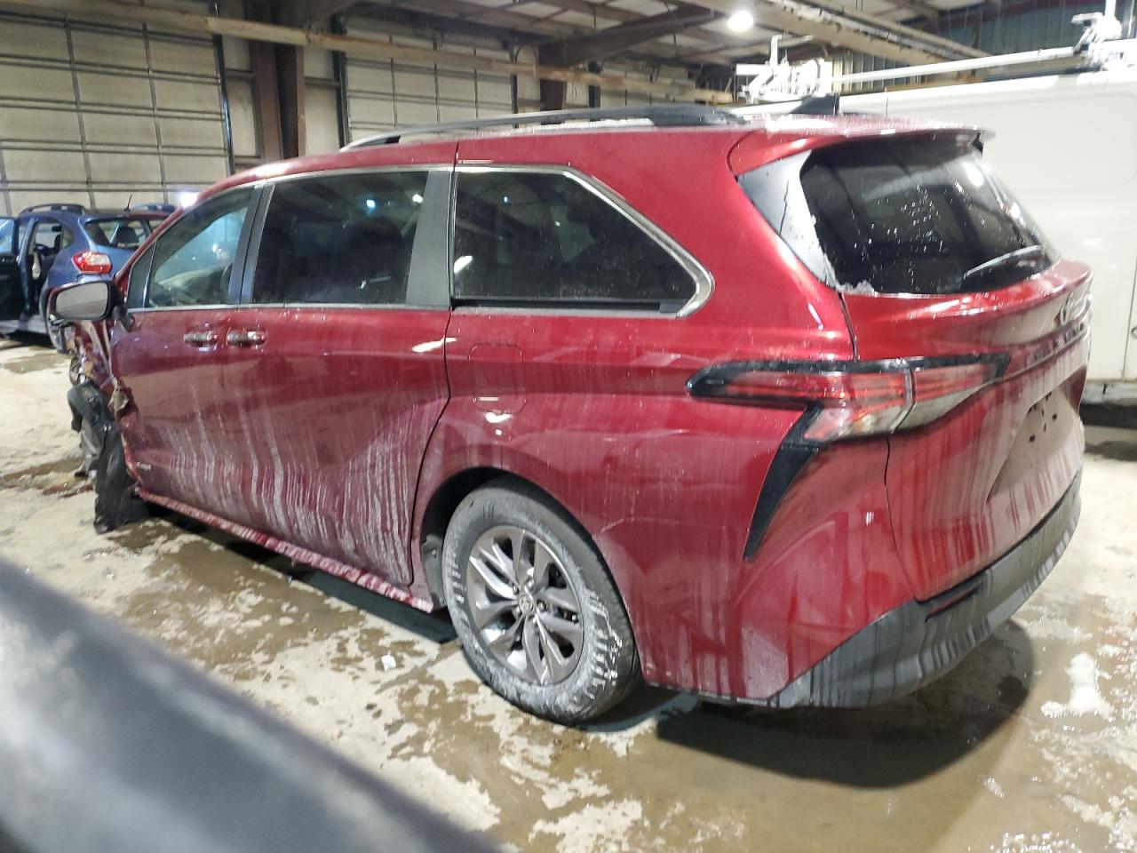 2021 Toyota Sienna - Image 2