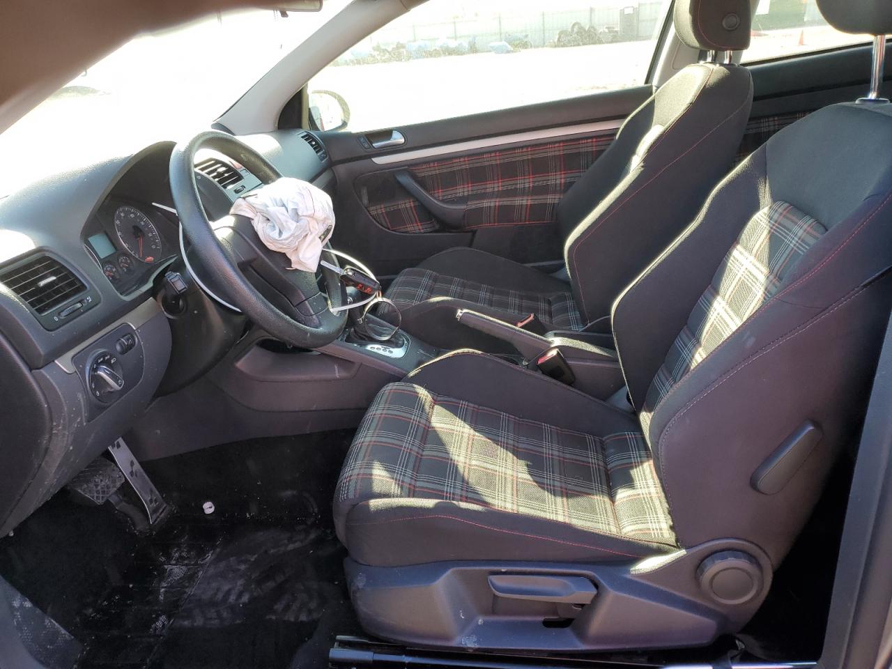 2009 Volkswagen Golf - Image 7