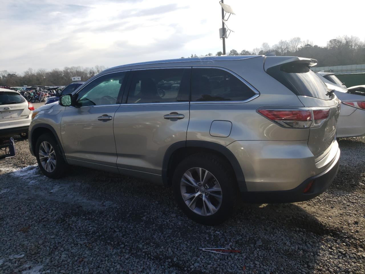 2015 Toyota Highlander - Image 2