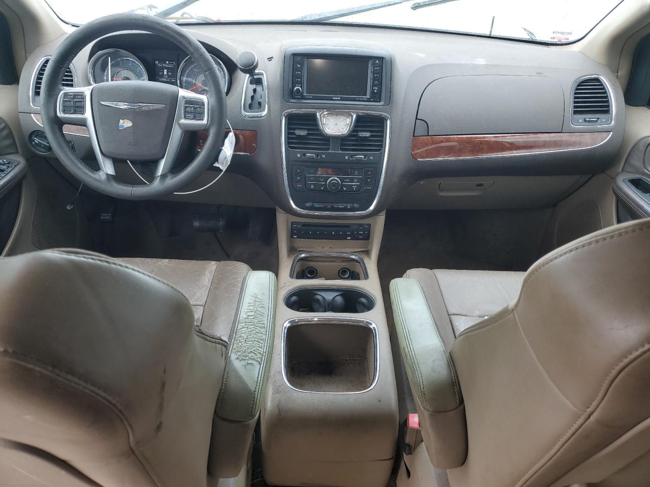 2011 Chrysler Town & Country - Image 8