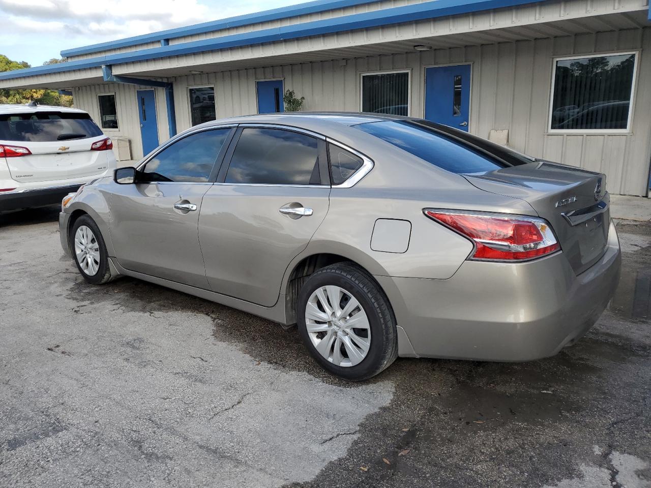 2015 Nissan Altima - Image 2