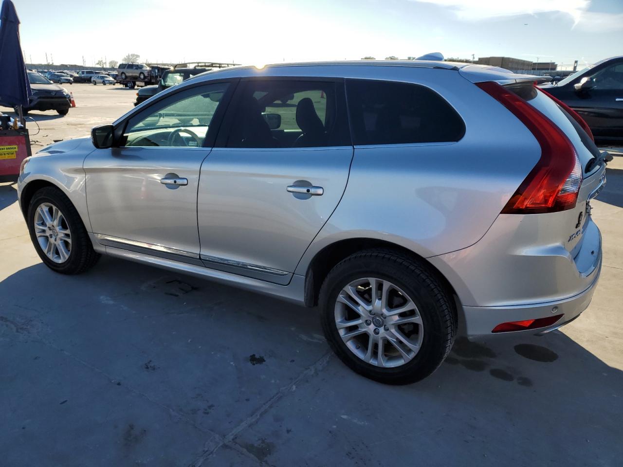 VIN YV440MDKXF2677488 2015 VOLVO XC60 no.2