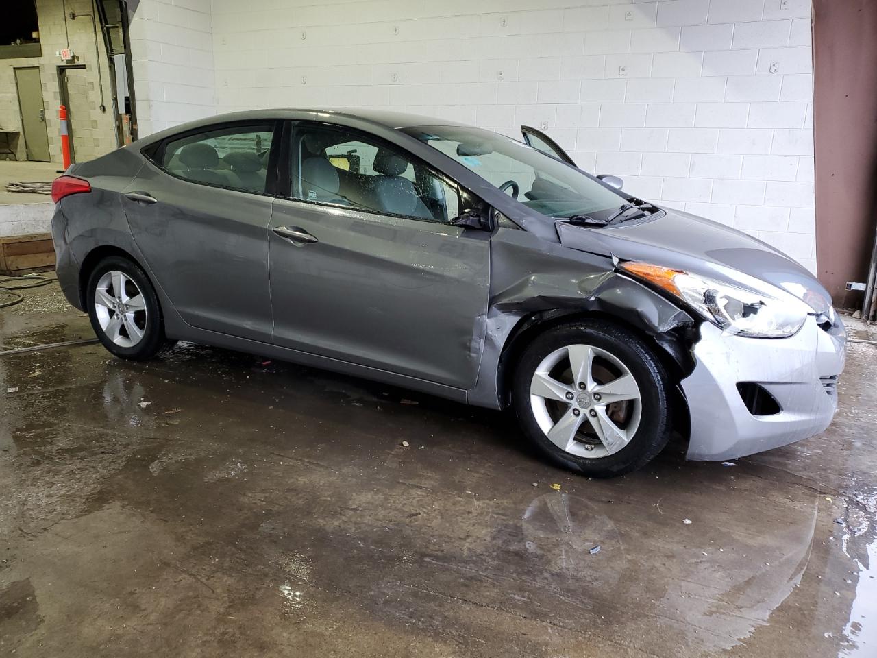 2013 Hyundai Elantra - Image 4
