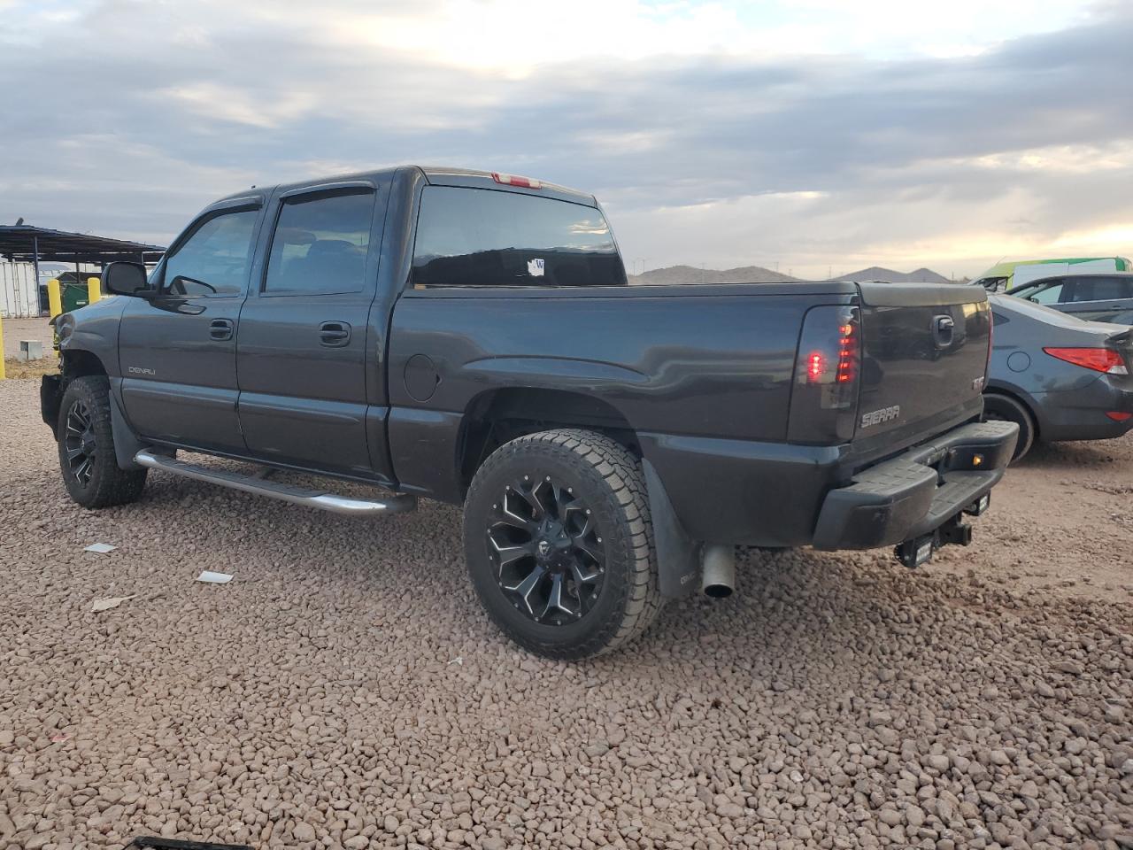 2006 GMC Sierra - Image 2