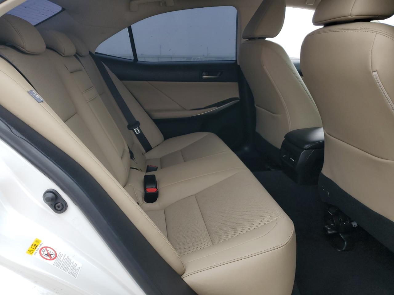 2018 Lexus IS - Image 10