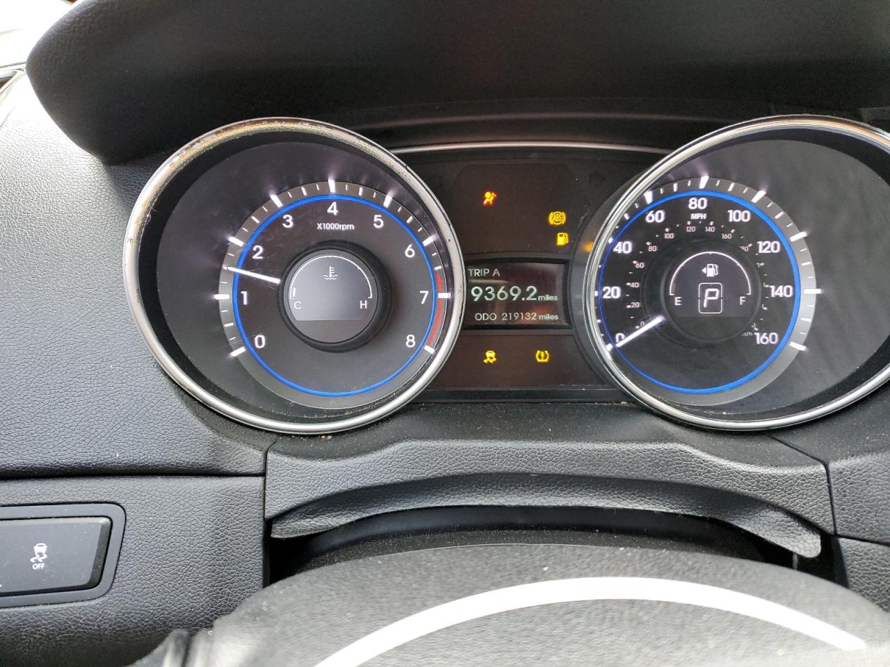 2011 Hyundai Sonata - Image 9