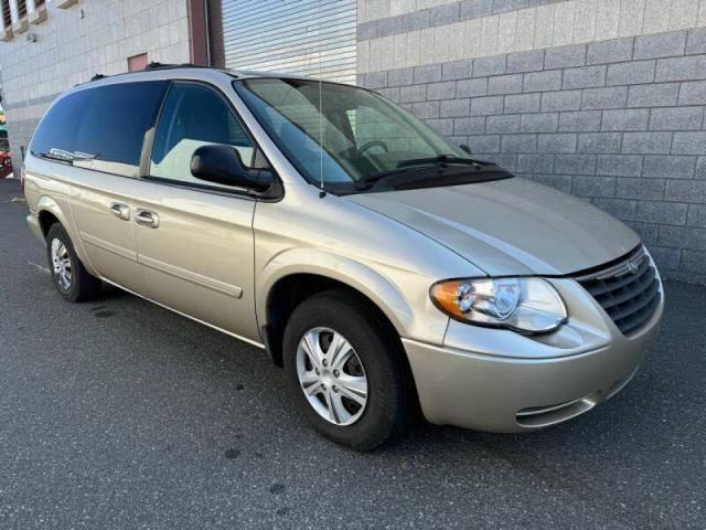 2005 Chrysler Town & Country Lx