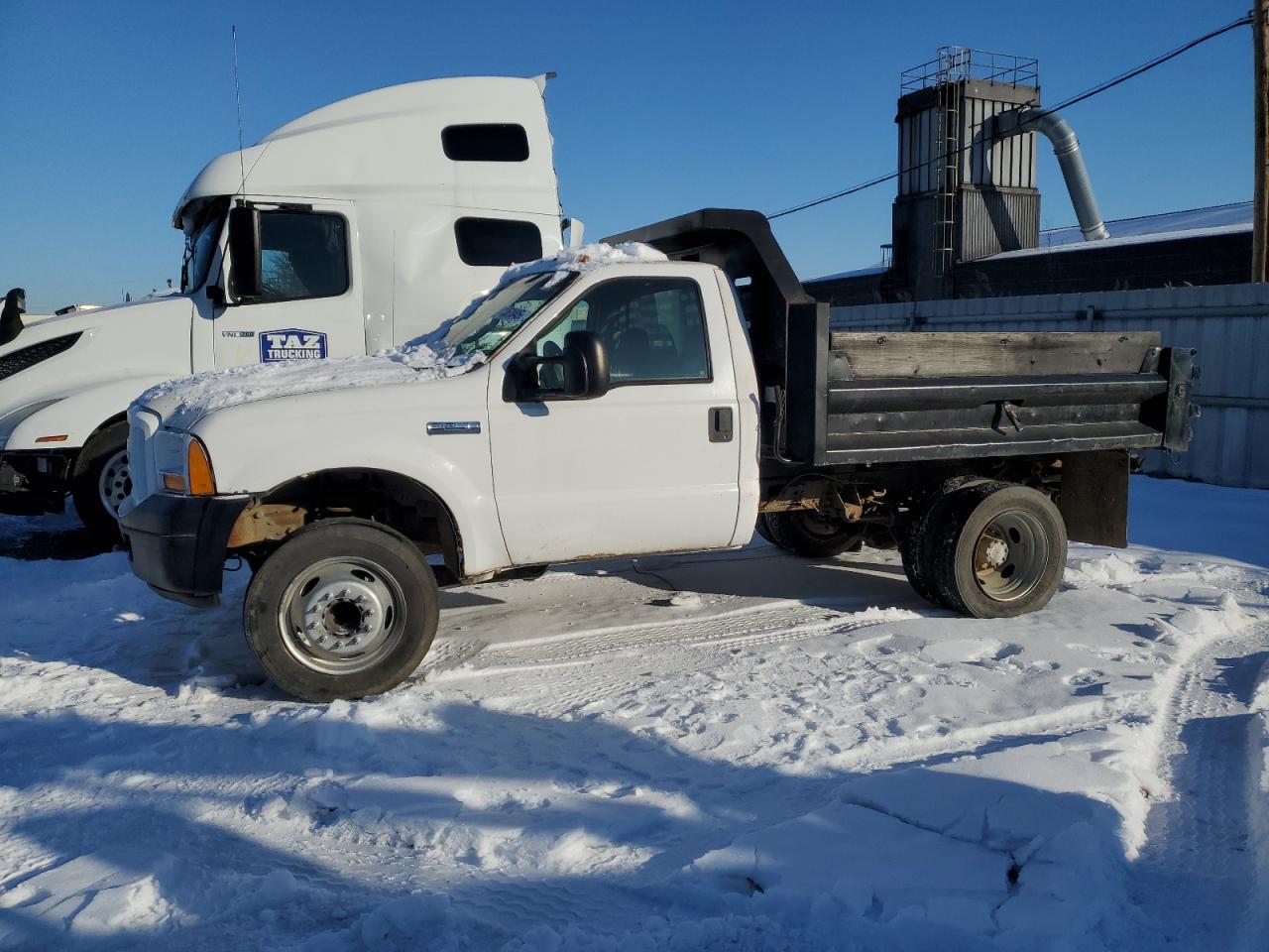 2006 Ford F450 Super Duty იყიდება Louisville-ში, KY - All Over