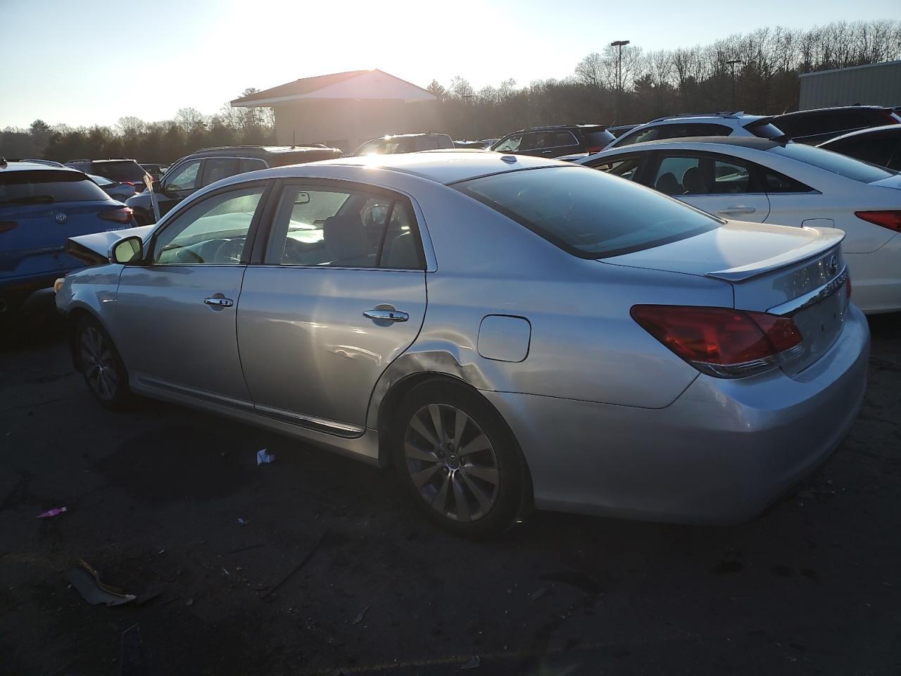 2012 Toyota Avalon - Image 2