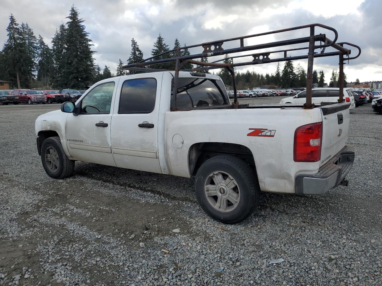 2009 Chevrolet Silverado - Image 2
