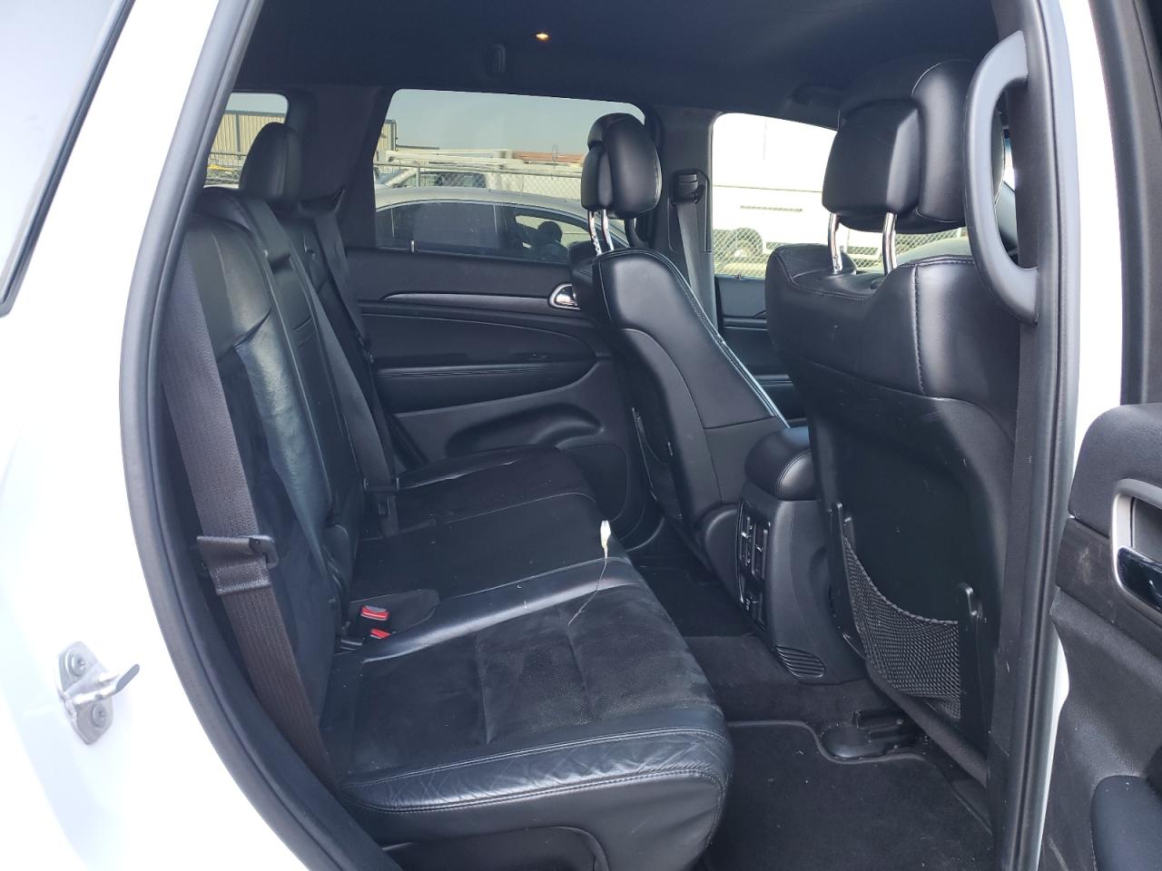 2017 Jeep Grand Cherokee - Image 11