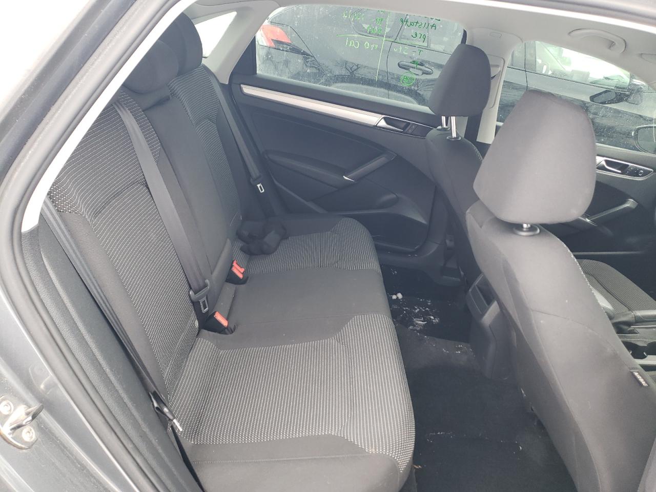 2017 Volkswagen Passat - Image 10