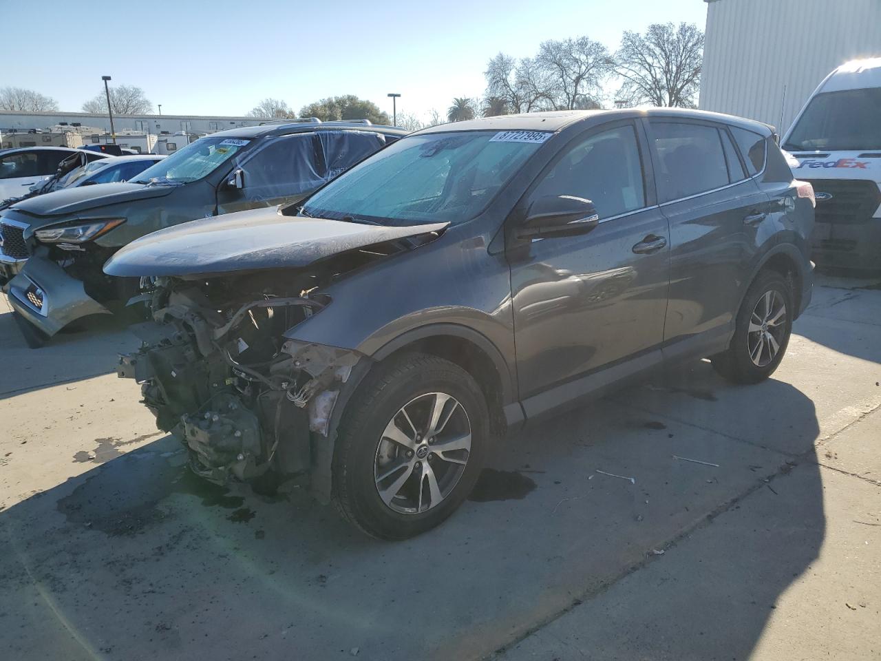 VIN 2T3RFREV4JW825910 2018 TOYOTA RAV4 no.1