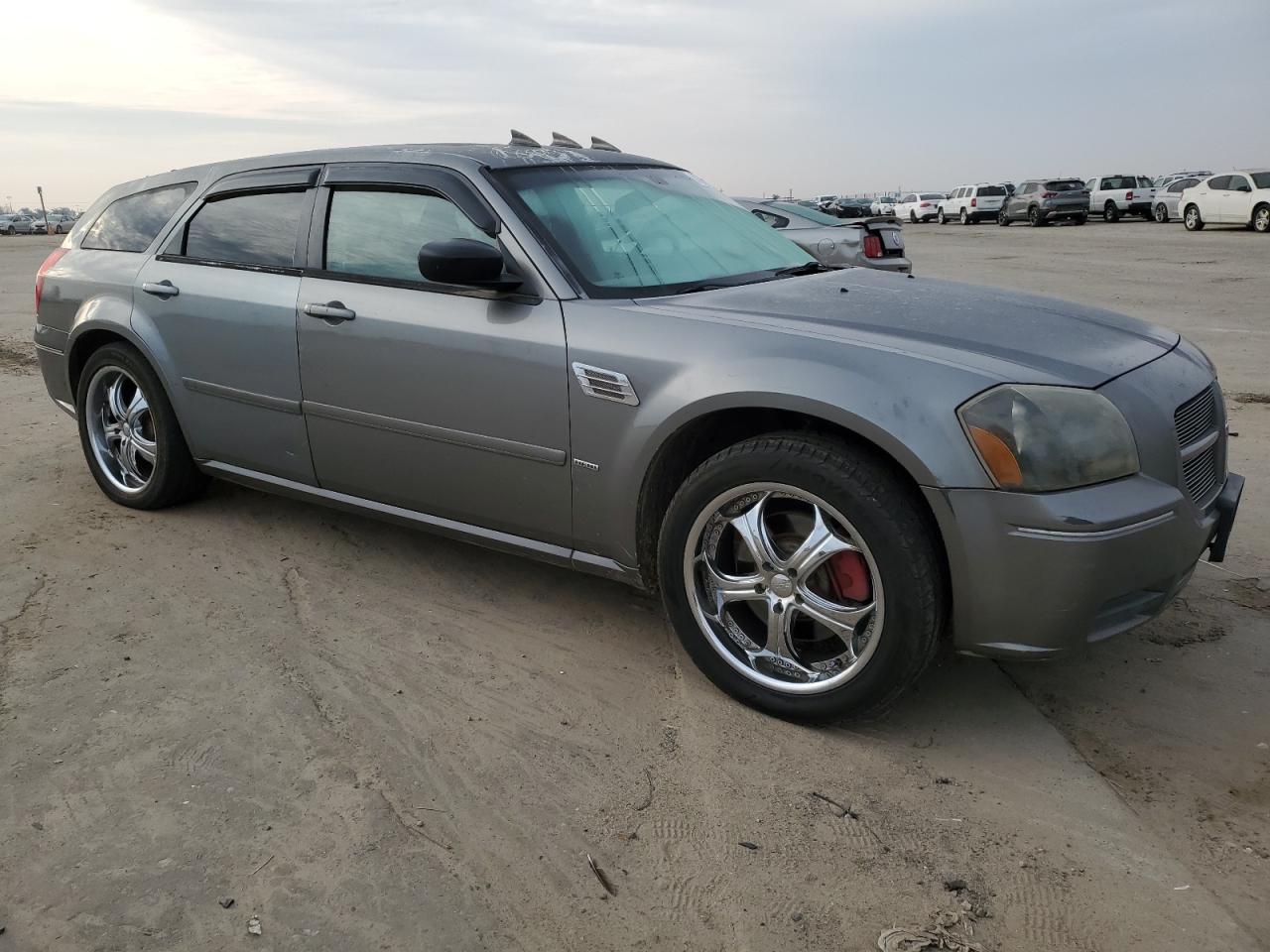 2005 Dodge Magnum - Image 4