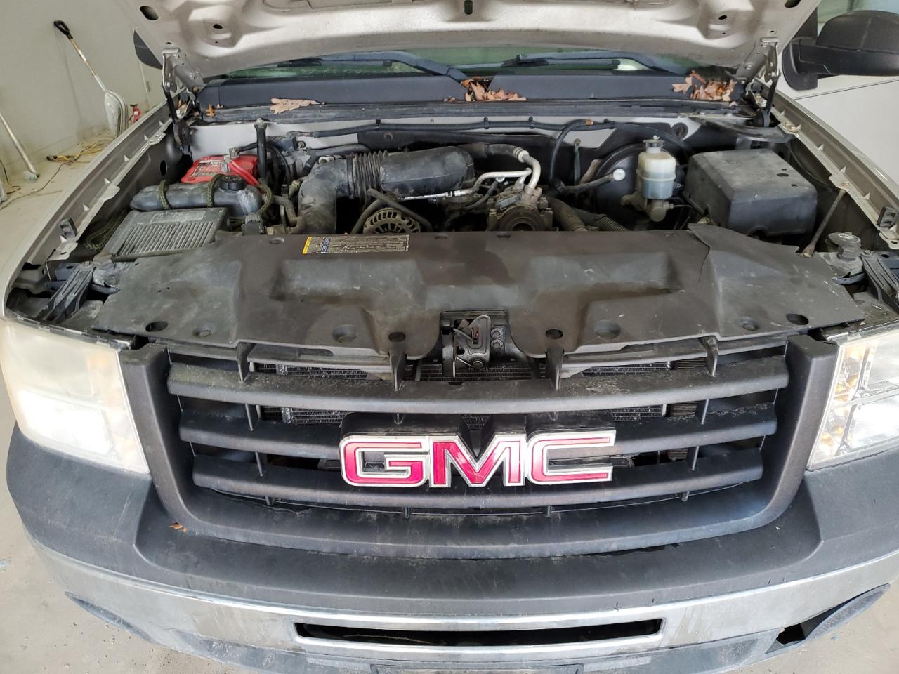 2009 GMC Sierra - Image 11