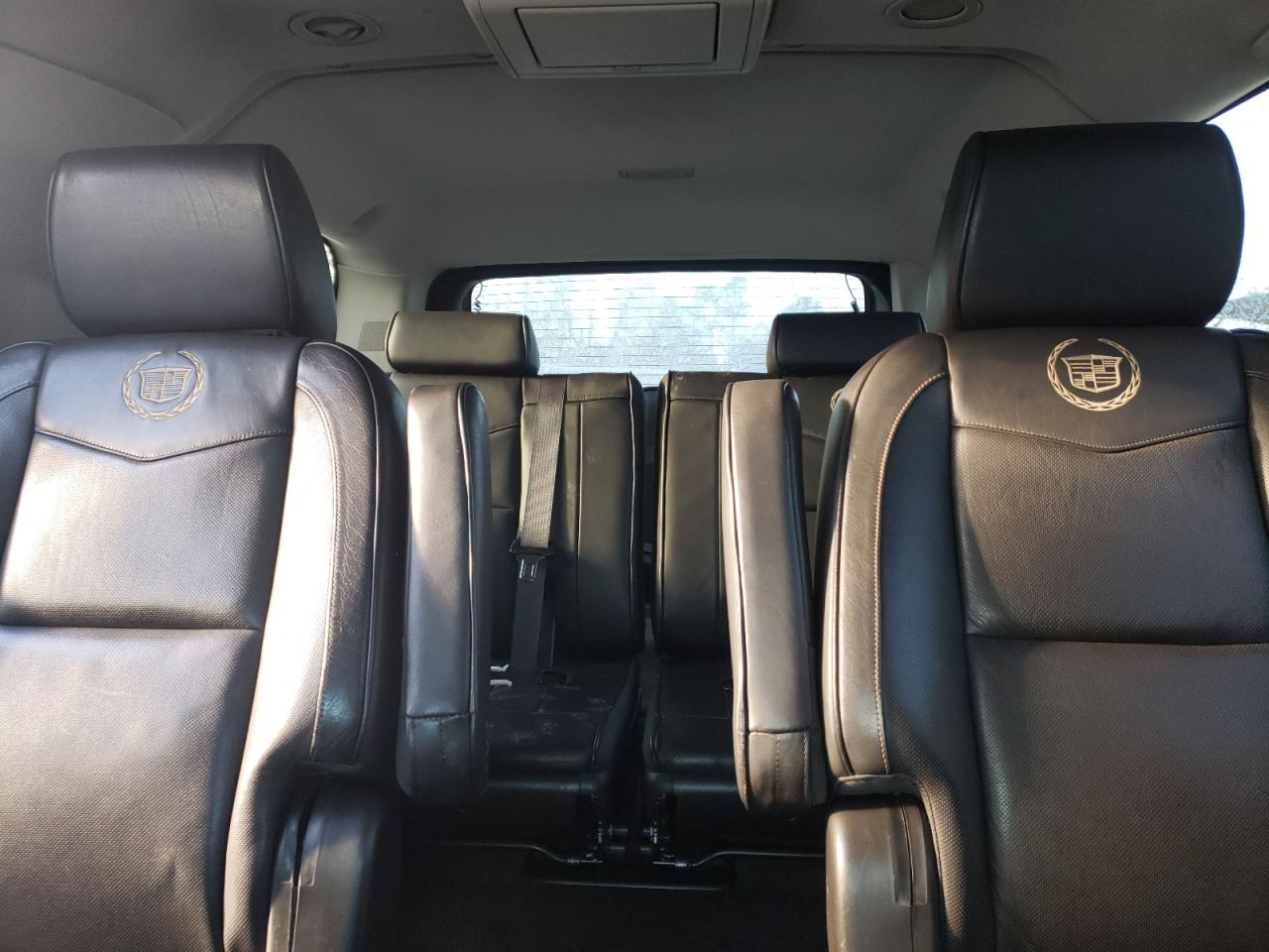 2014 Cadillac Escalade - Image 10