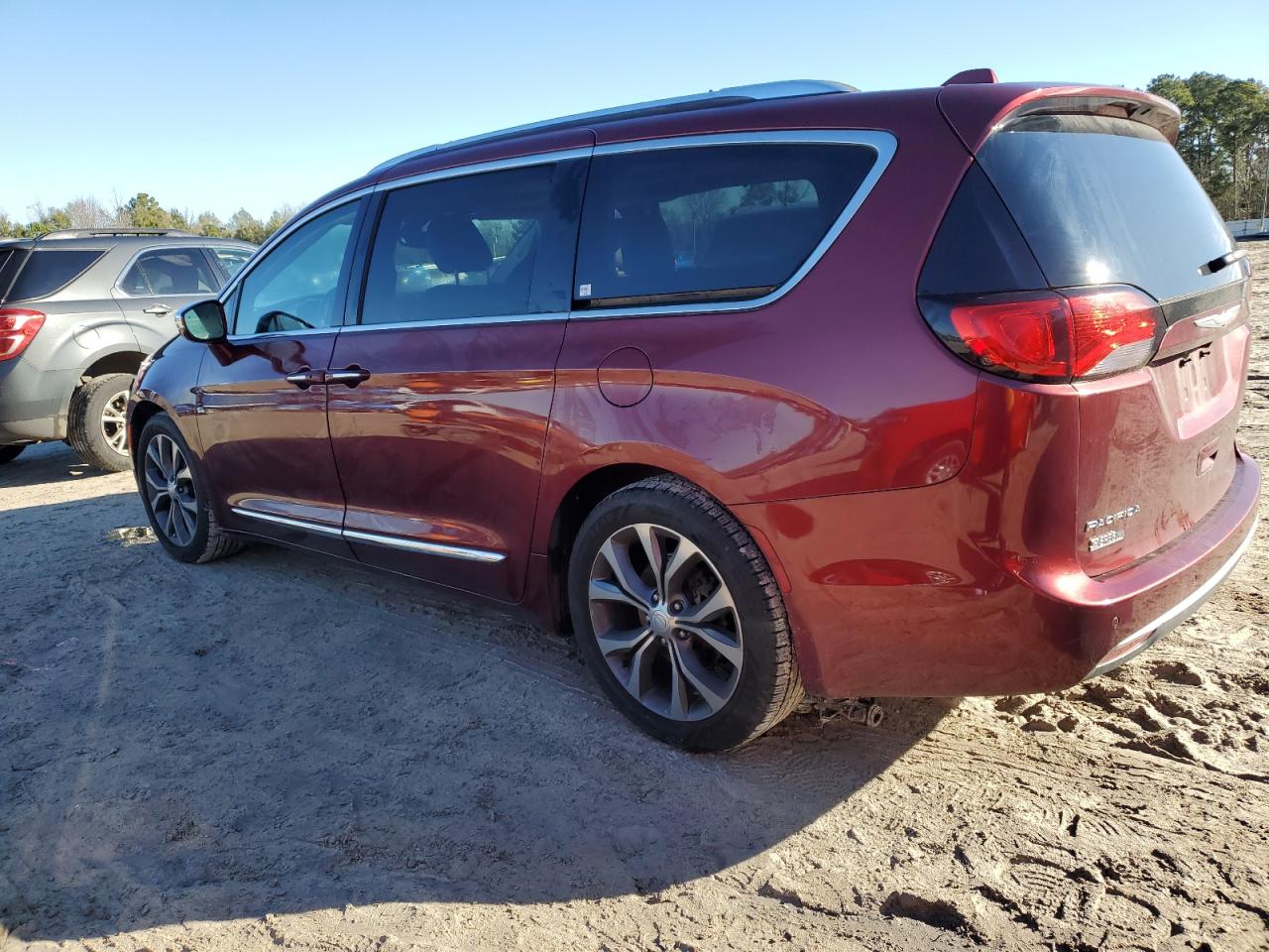 2017 Chrysler Pacifica - Image 2