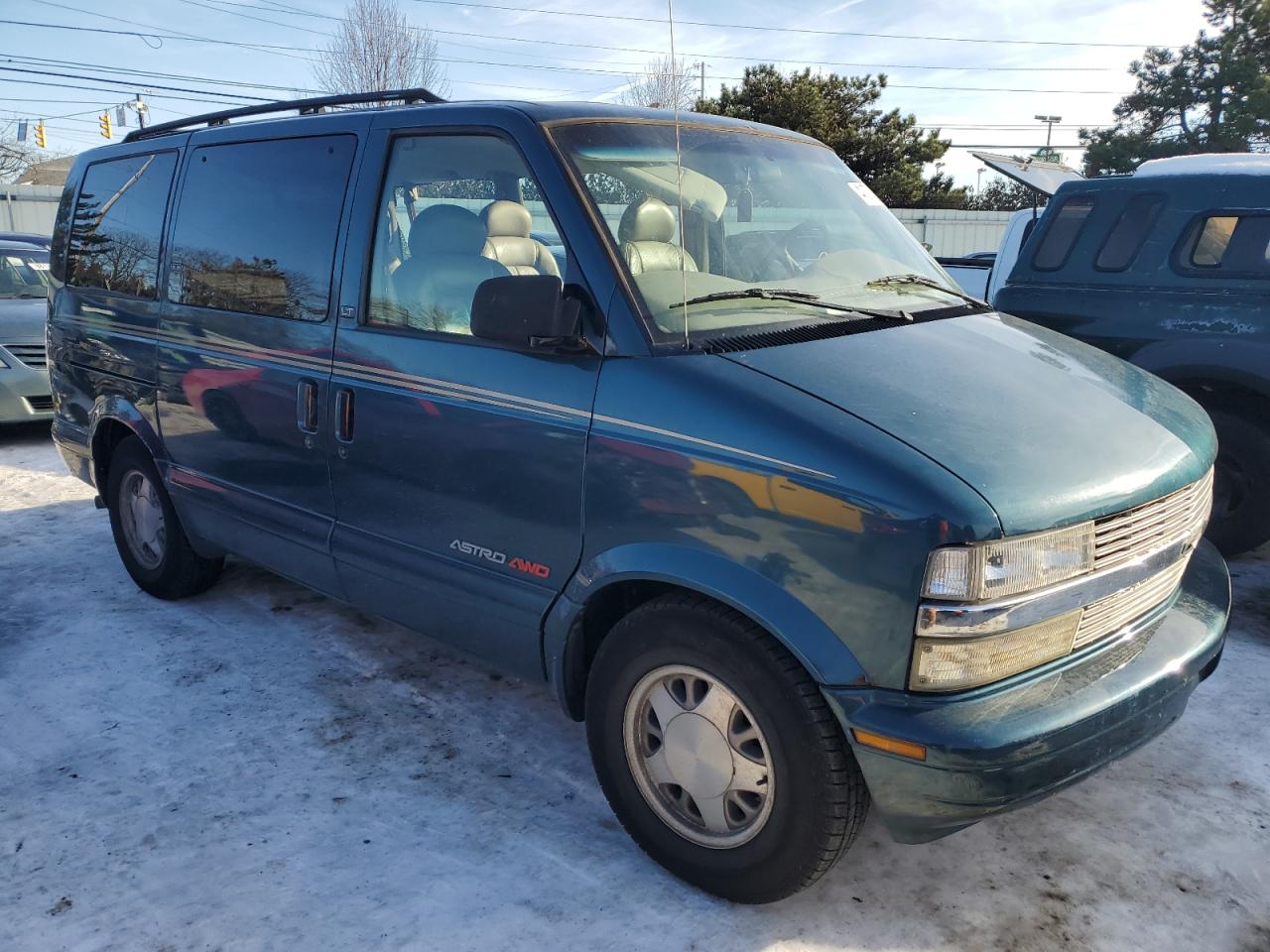 2002 Chevrolet Astro - Image 4
