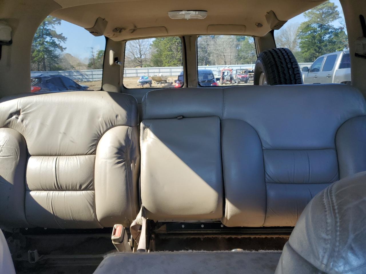 1999 Chevrolet Suburban - Image 10