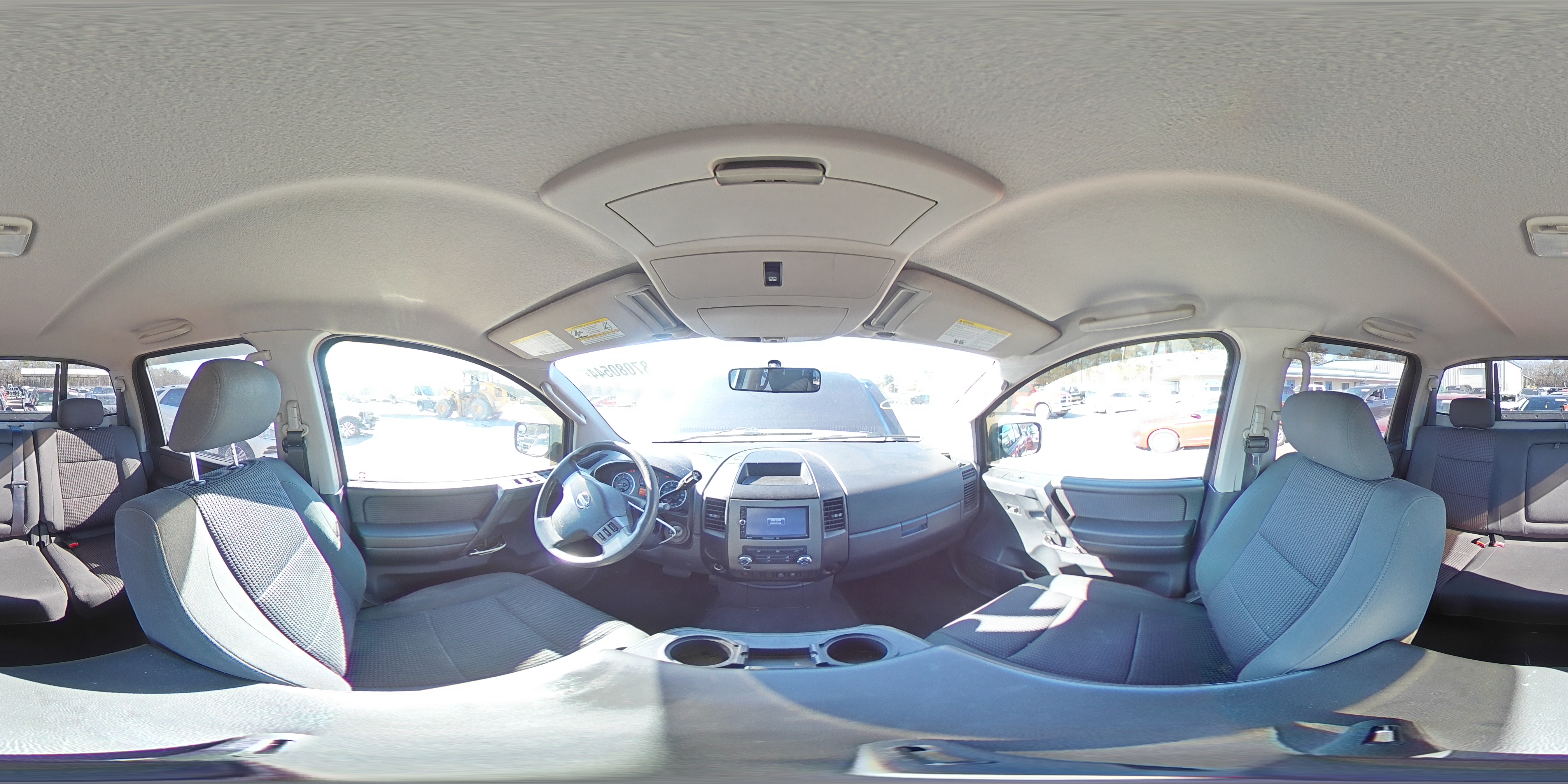 2010 Nissan Titan - Image 13