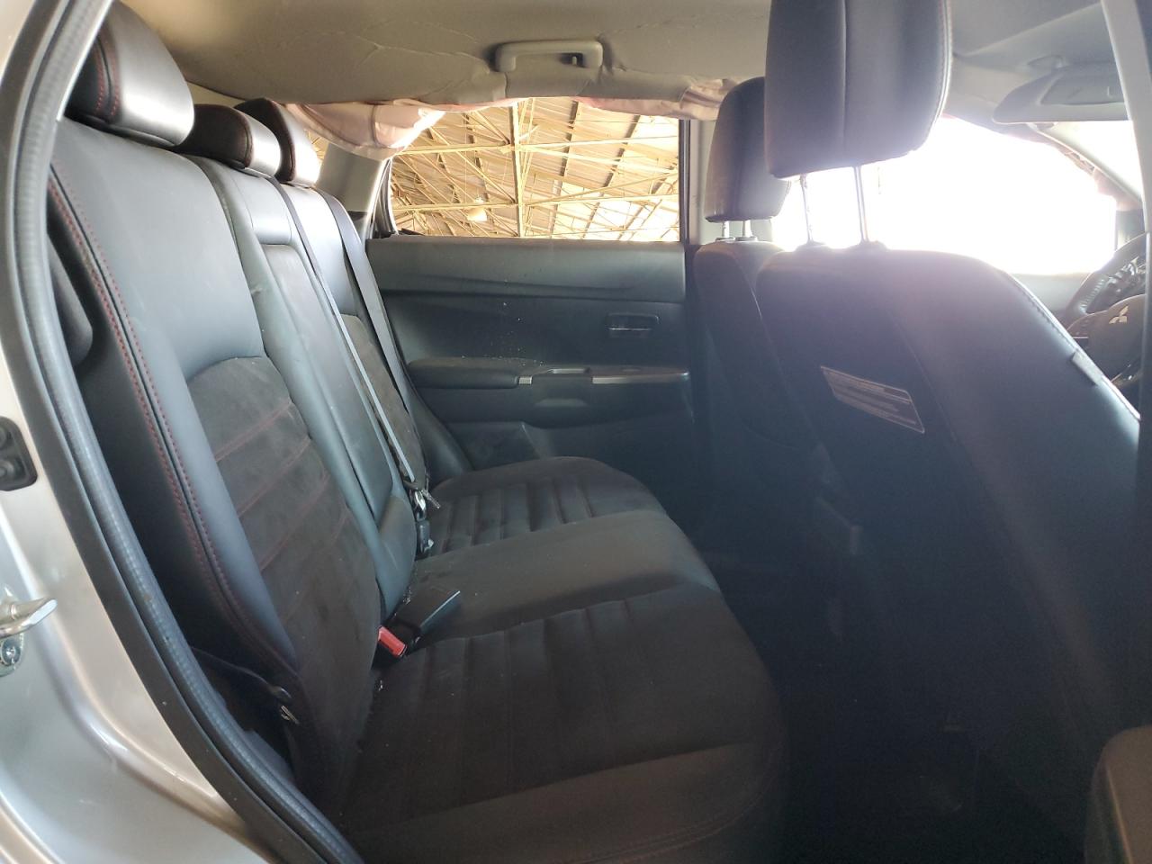 2018 Mitsubishi Outlander - Image 11