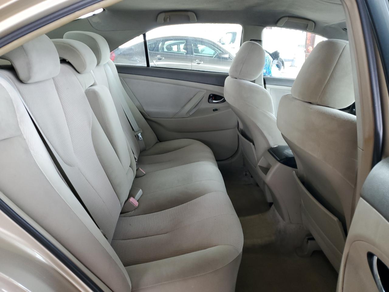 2011 Toyota Camry - Image 10