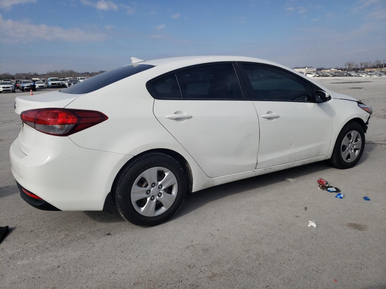 2017 Kia Forte - Image 3