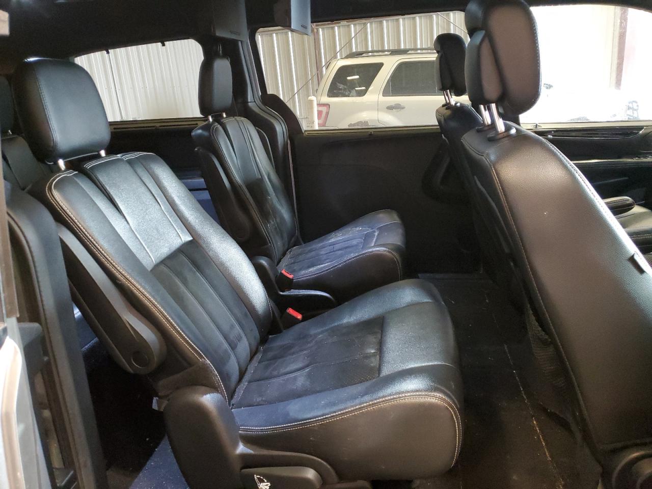 2016 Dodge Caravan - Image 11
