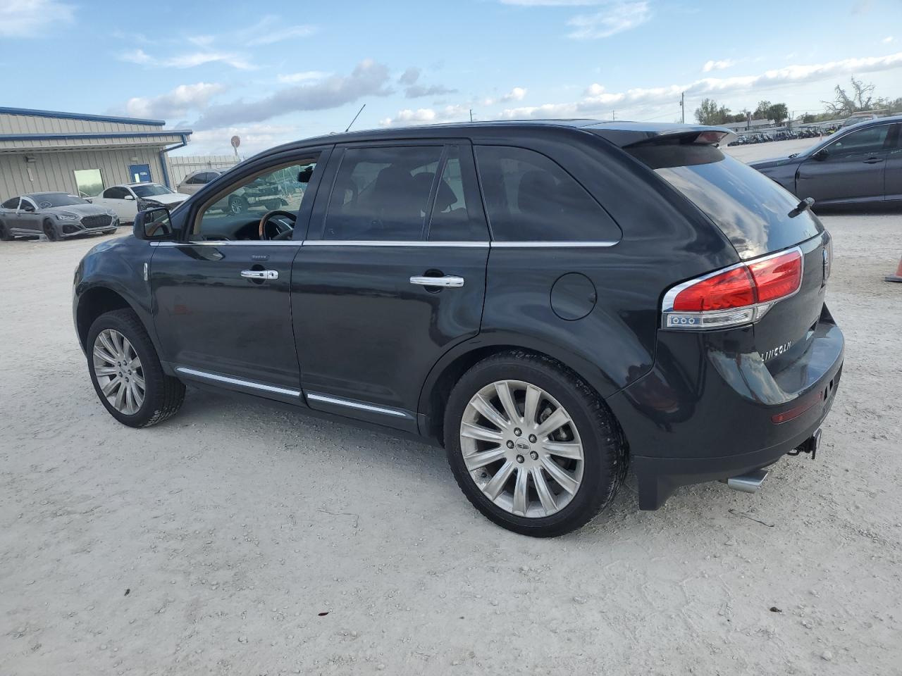 2011 Lincoln MKX - Image 2