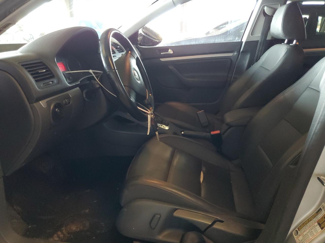 2009 Volkswagen Jetta - Image 7