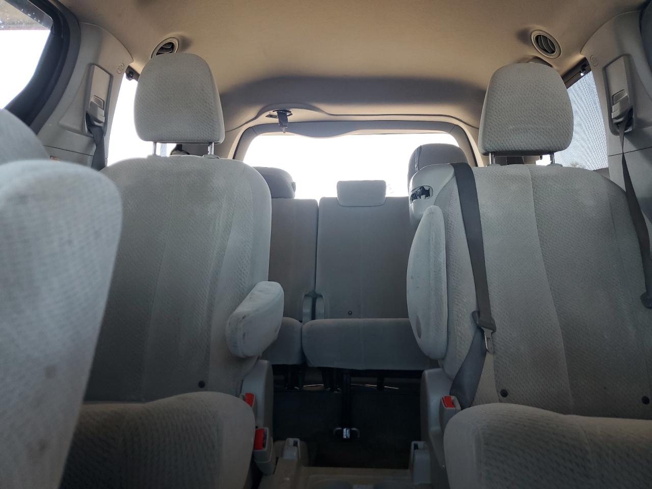 2013 Toyota Sienna - Image 10