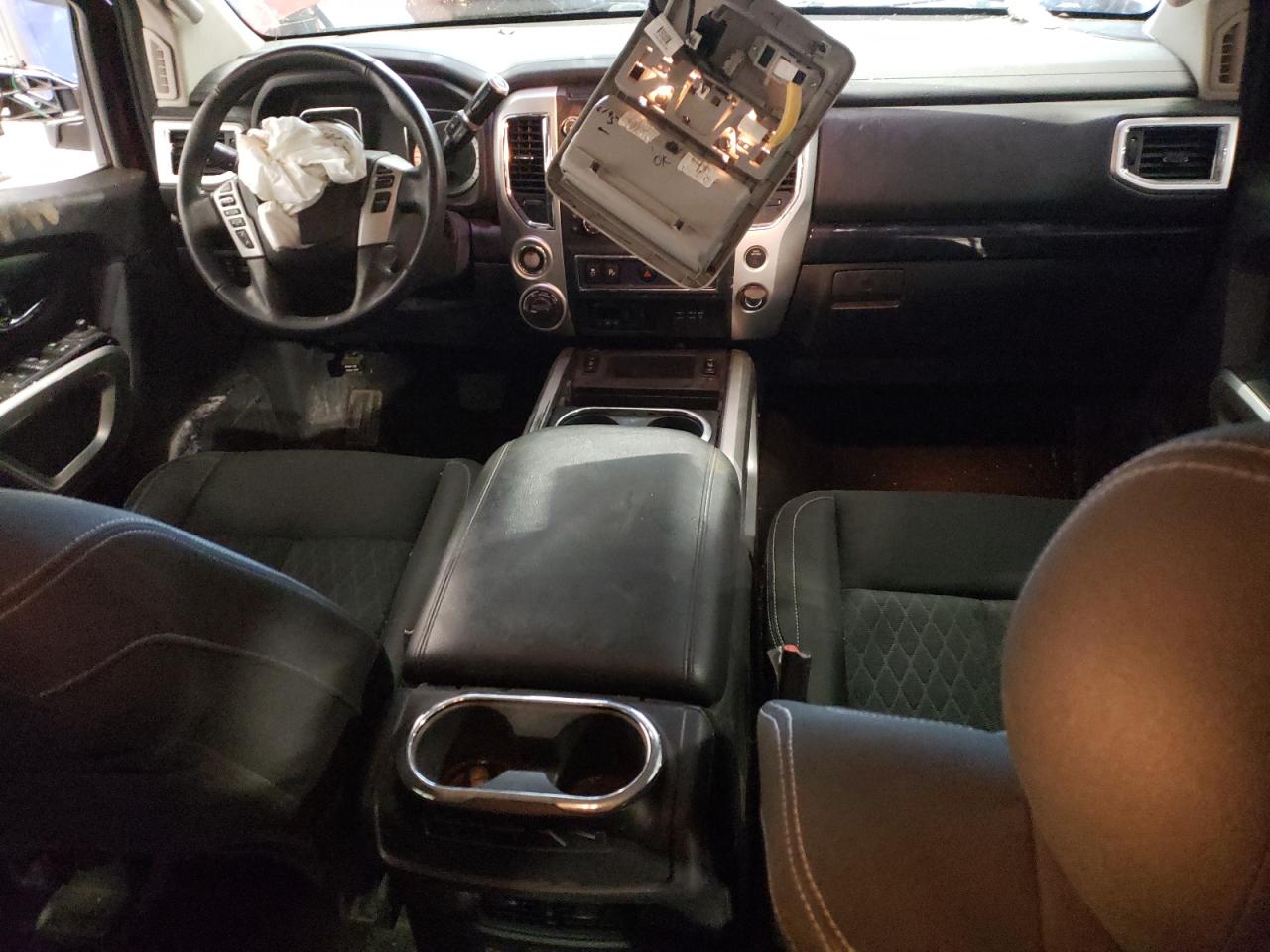 2019 Nissan Titan - Image 8
