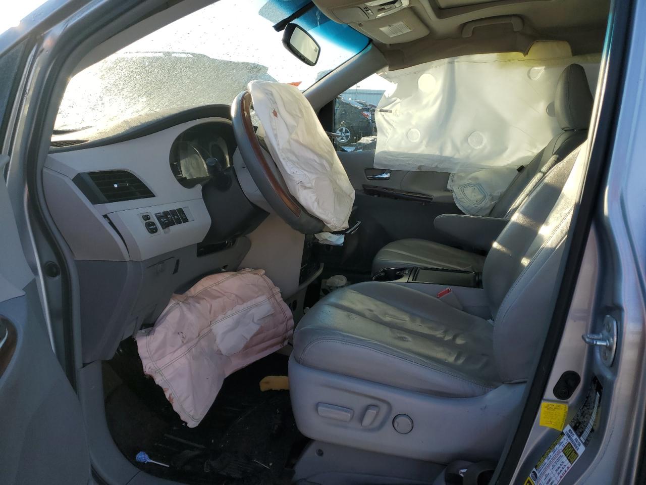 2013 Toyota Sienna - Image 7