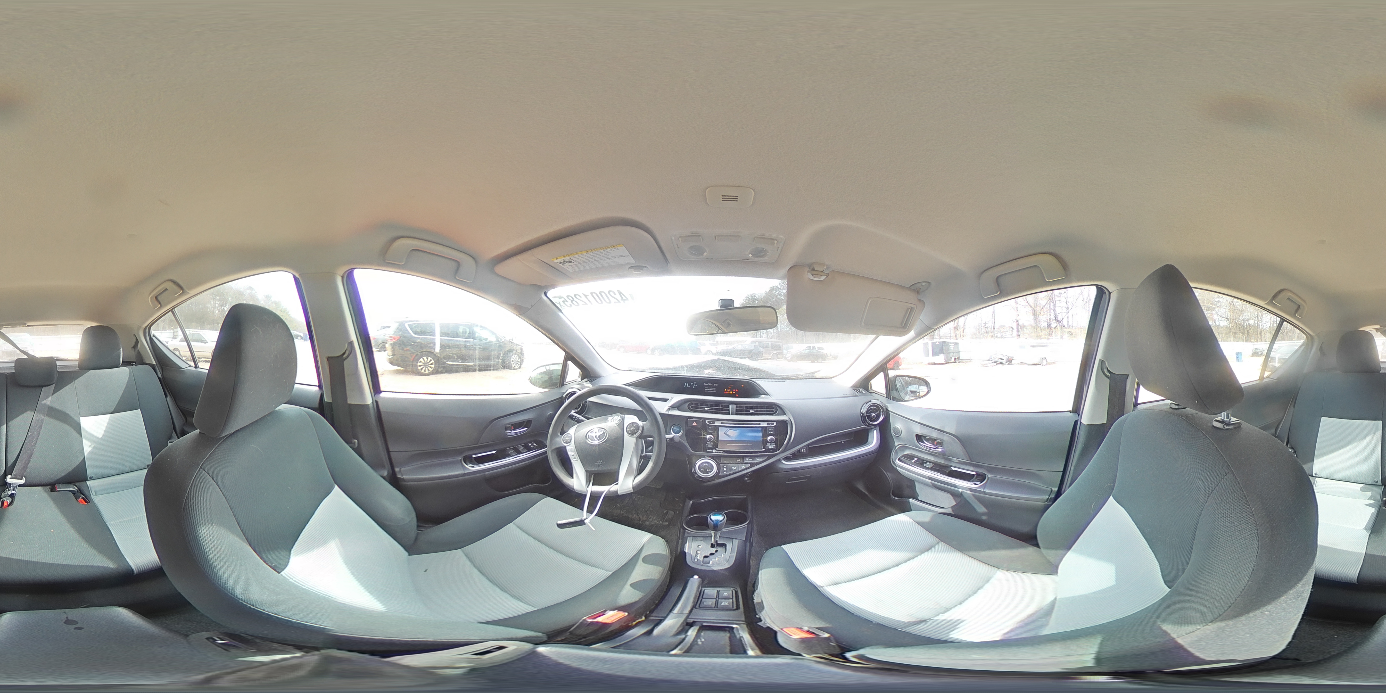 2015 Toyota Prius - Image 12