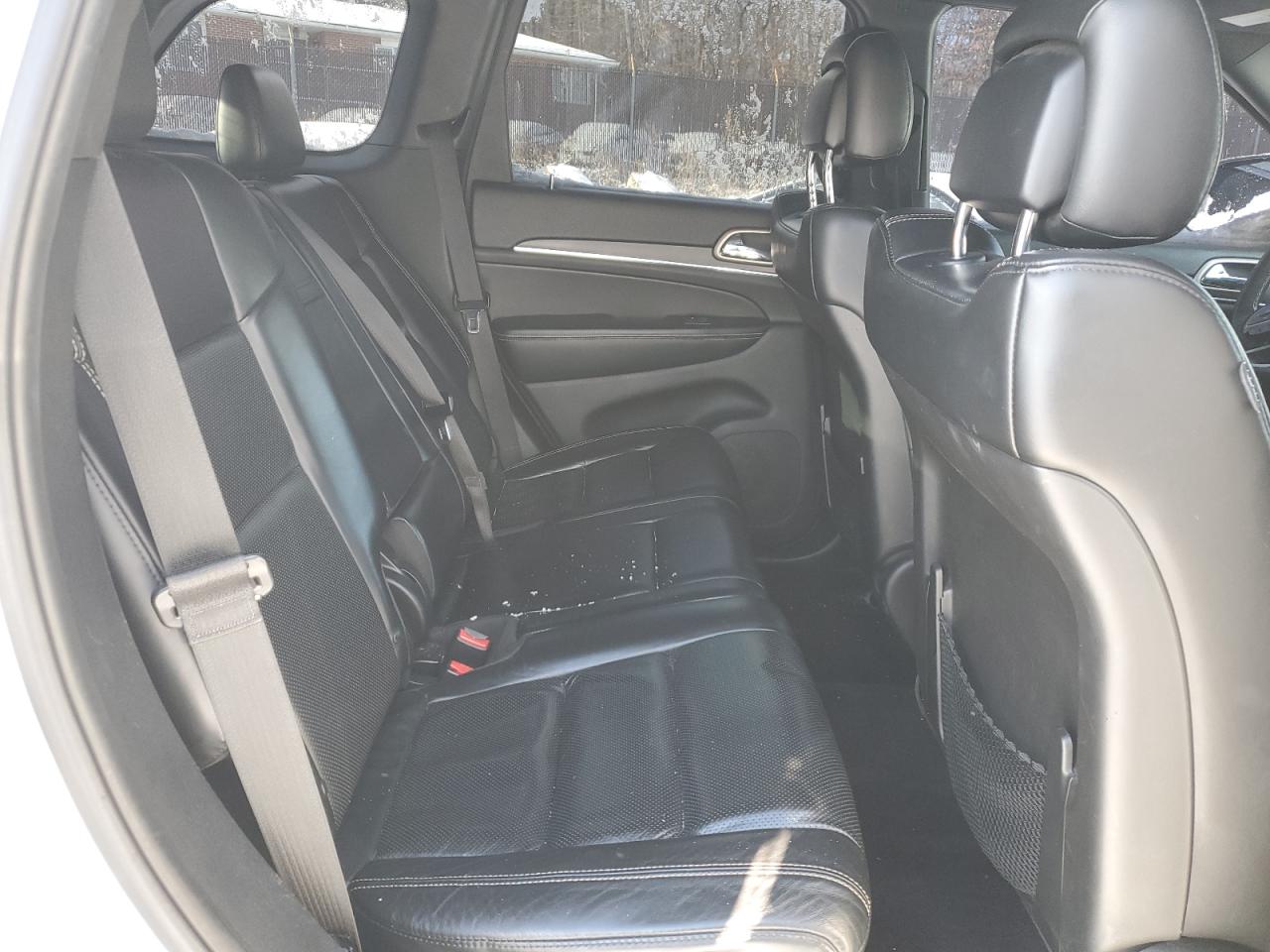 2017 Jeep Grand Cherokee - Image 10