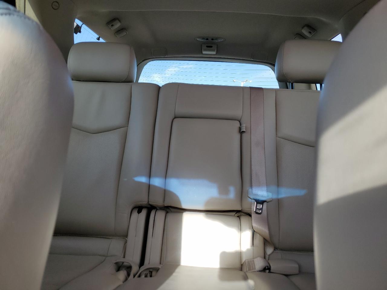 2004 Cadillac SRX - Image 10