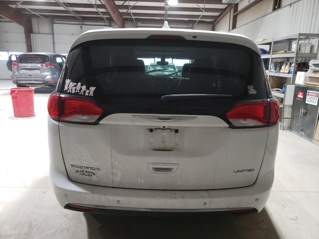 2018 Chrysler Pacifica - Image 6