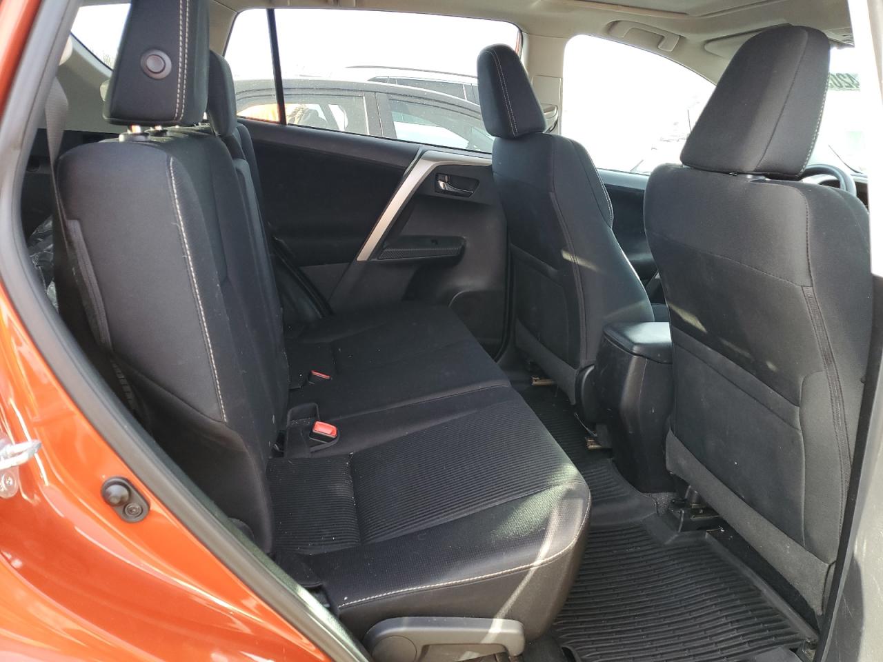 2015 Toyota RAV 4 - Image 11