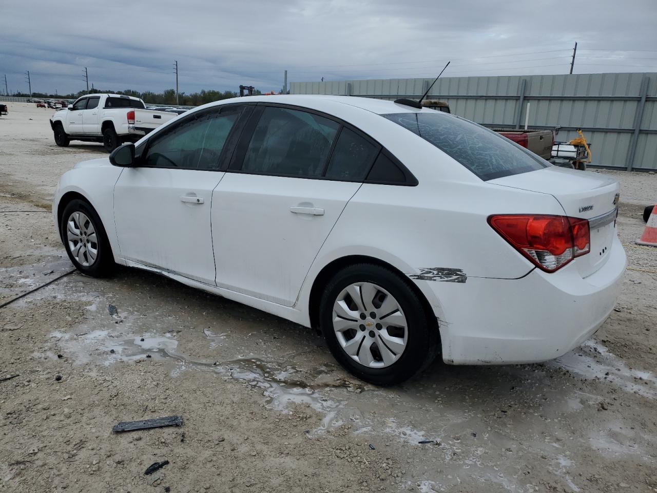 2015 Chevrolet Cruze - Image 2
