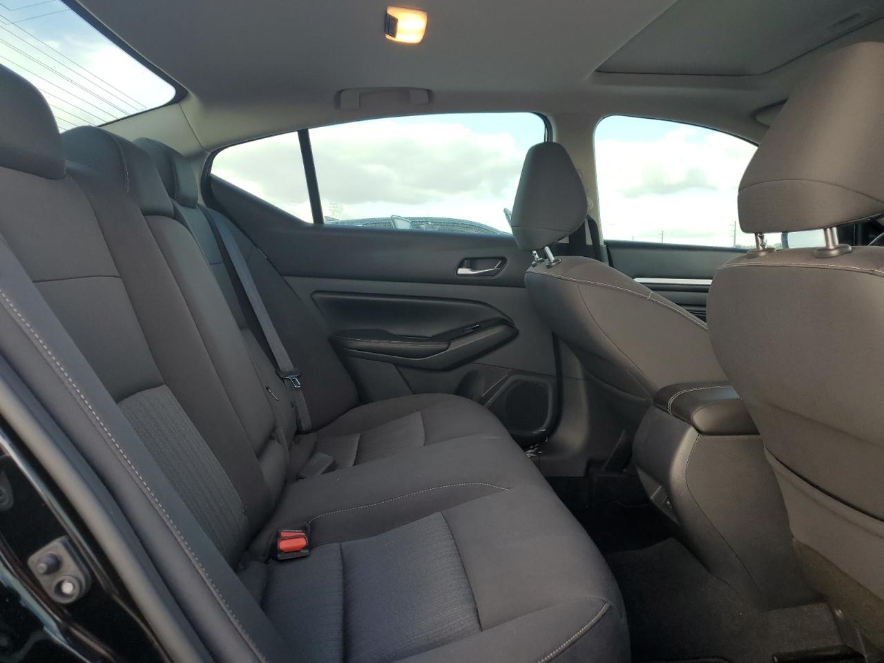 2021 Nissan Altima - Image 10